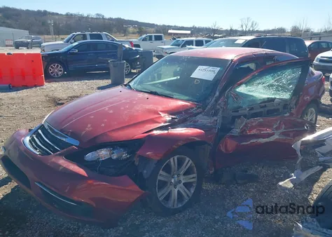 2013 Chrysler 200 Lx z USA, uszkodzony, nr VIN 1C3CCBAB1DN670606